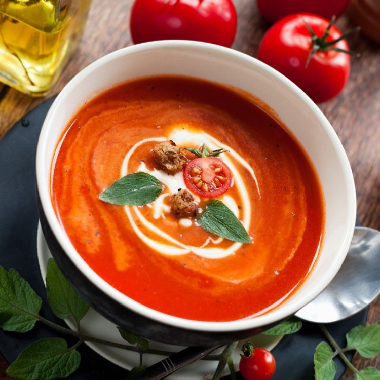 طريقة عمل شوربة الطماطم بالكريمة