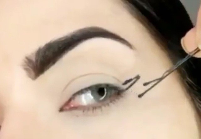 طريقة رسم ايلاينر